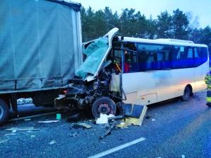 Wypadek autobusu na trasie S8. Apelujemy o ostrożność i bezpieczeństwo